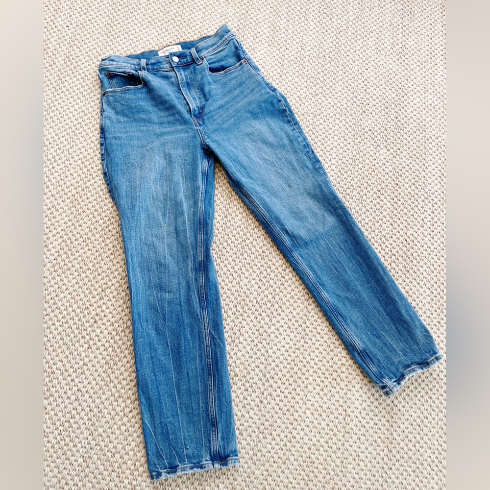 Abercrombie & Fitch Straight Leg Jeans - Medium Blue Wash